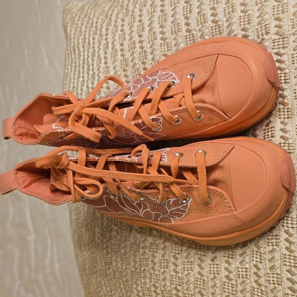 Converse Natasha Pink Floral High-Top Sneakers - Picture 3 of 15